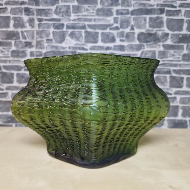 Rare Large Loetz “Crete Chine” Art Nouveau Iridescent Threaded Glass Centerpiece Bowl Vase, c.1900