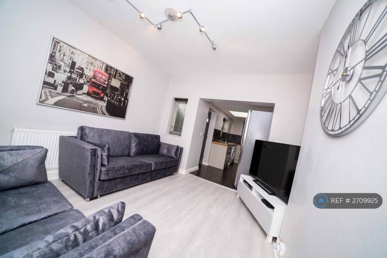 4 bedroom house in Woodhead Road, Sheffield, S2 (4 bed) (#2709925)