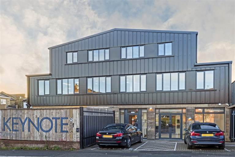 🏢 WORKSPACE AVAILABLE NOW 81 sq ft / 7.5 m² – FOREST HILL SE23