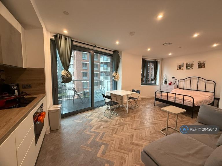 Studio flat in Makers Yard, London, E3 (#2842840)