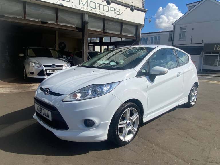 2011 61 Ford Fiesta 1.6 Zetec S Frozen White 53000mls 2-owners