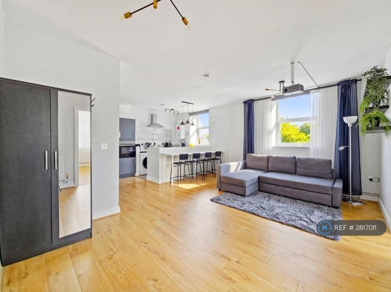 2 bedroom flat in Merton High St, London, SW19 (2 bed) (#2817011)