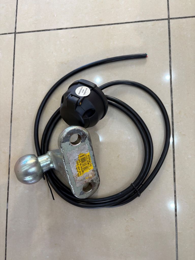 Towball and 7 pin socket