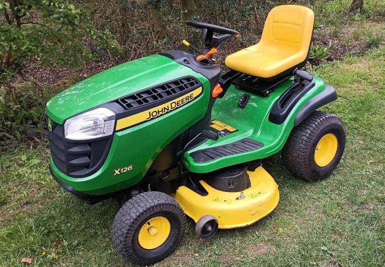 John Deere x126 ride on lawnmower 