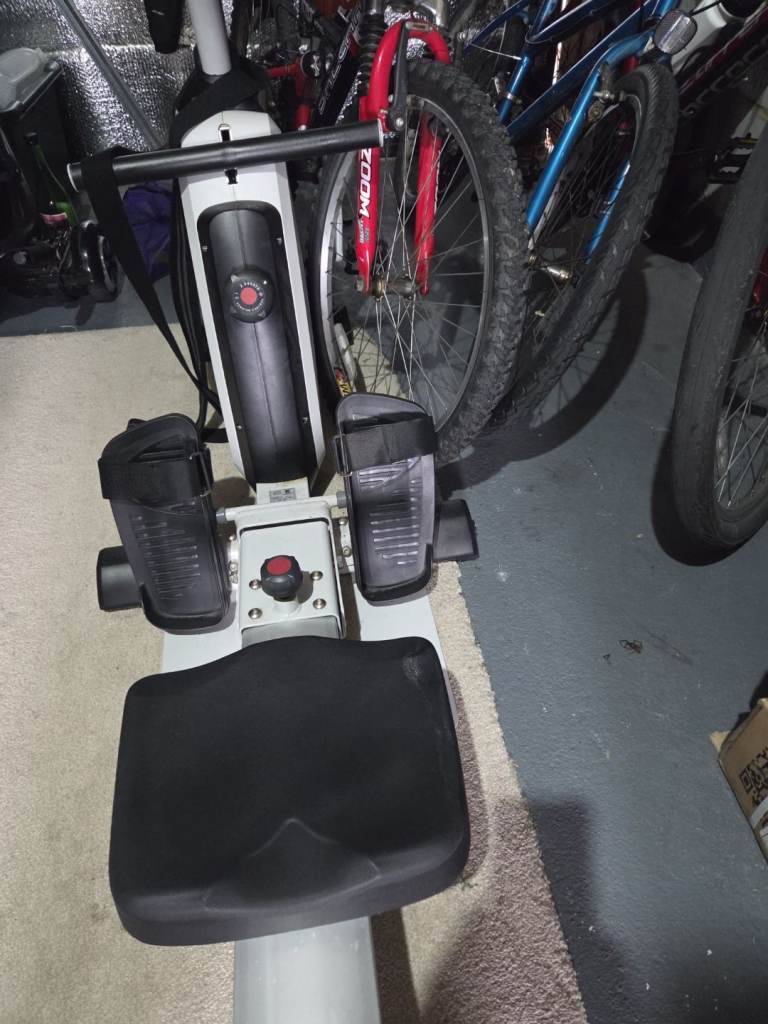 Rowing machine good condition free to go
