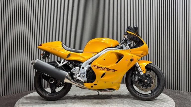 Triumph Daytona 1997 ONLY 27K RUNNING PROJECT BIKE SPARES OR REPAIR
