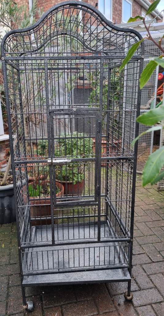 Large Parrot Bird cage opening top on casters