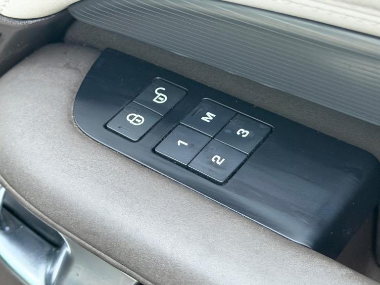 2017 Land Rover Discovery 3.0 TDV6 HSE Automatic 4WD Euro 6 5dr SUV Diesel Automatic