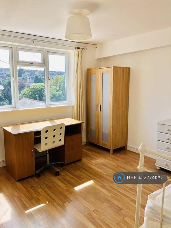 4 bedroom flat in Penwerris Farm, Falmouth, TR11 (4 bed) (#2774125)