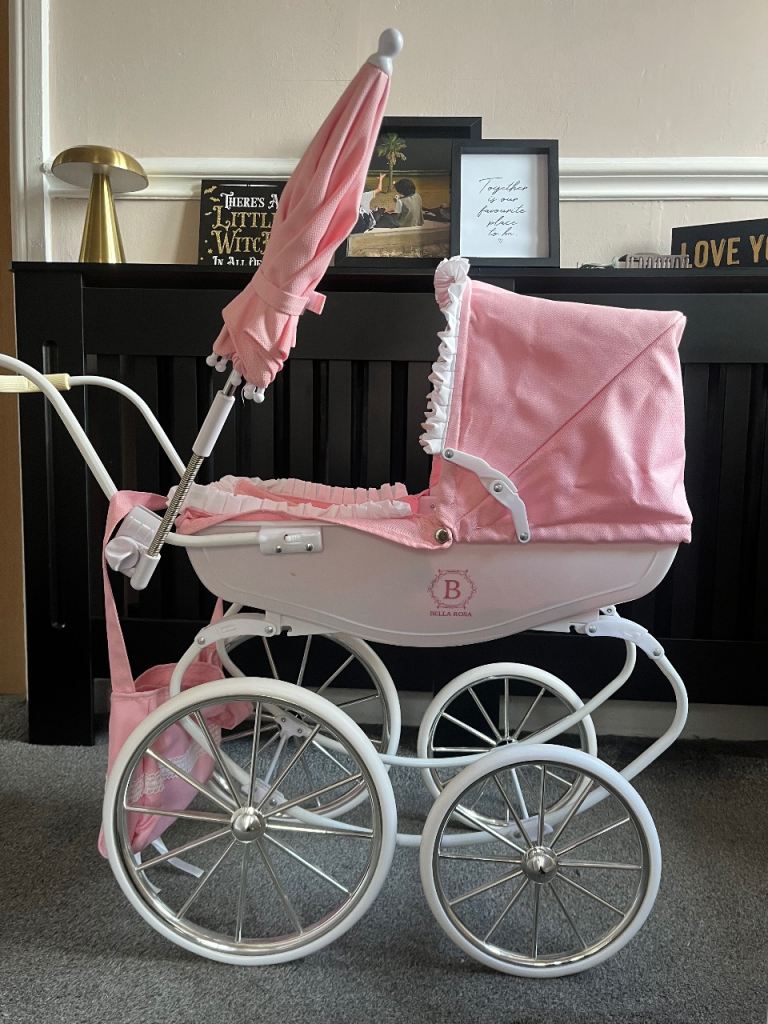 Bella Rosa Pram With Umbrella & Bag Accessories