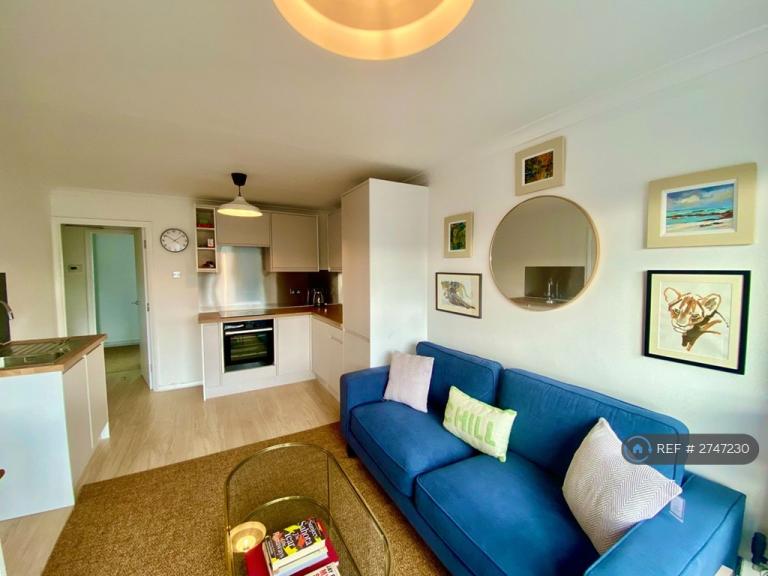 2 bedroom flat in Wellesley Road, London, W4 (2 bed) (#2747230)