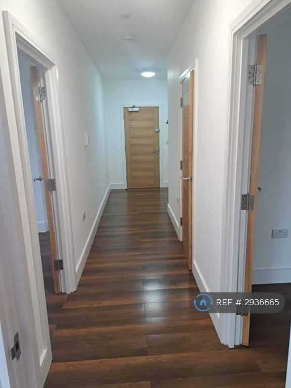 2 bedroom flat in Staines Road, Hounslow, TW3 (2 bed) (#2936665)