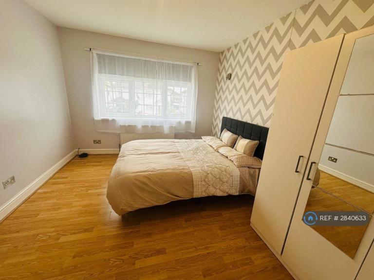 1 bedroom in Kingshill Avenue, Middlesex, UB5 (#2840633)