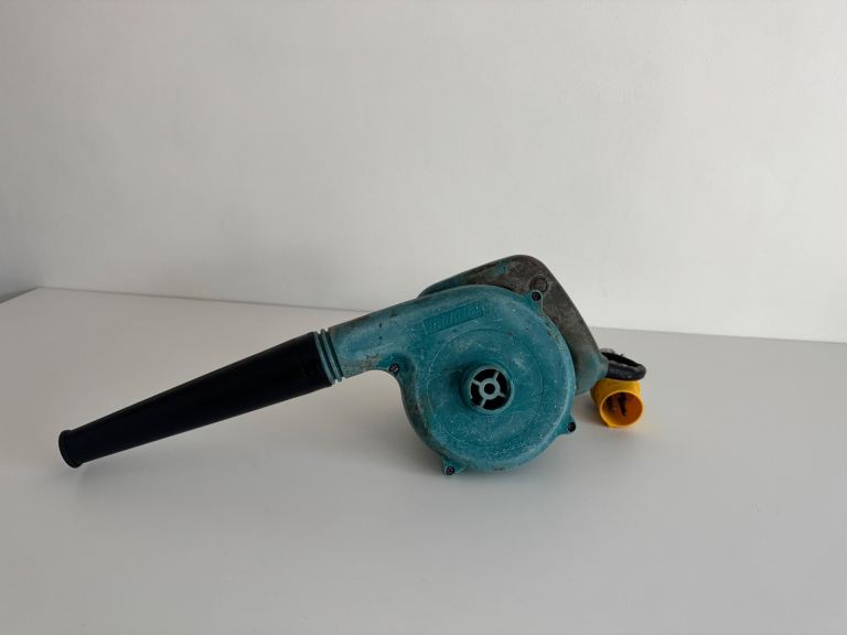 Makita UB1100 110v Dust Blower - many available 