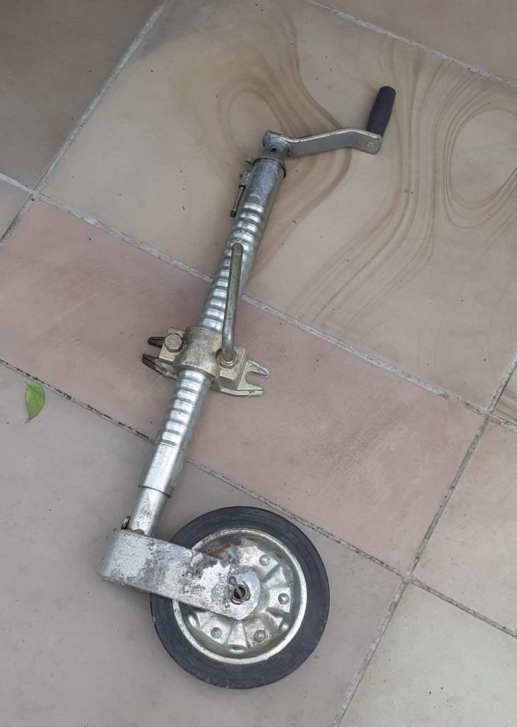Telescopic jockey wheel with clamp 