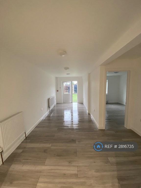 1 bedroom flat in Sutton Road, Southend-On-Sea, SS2 (1 bed) (#2816735)