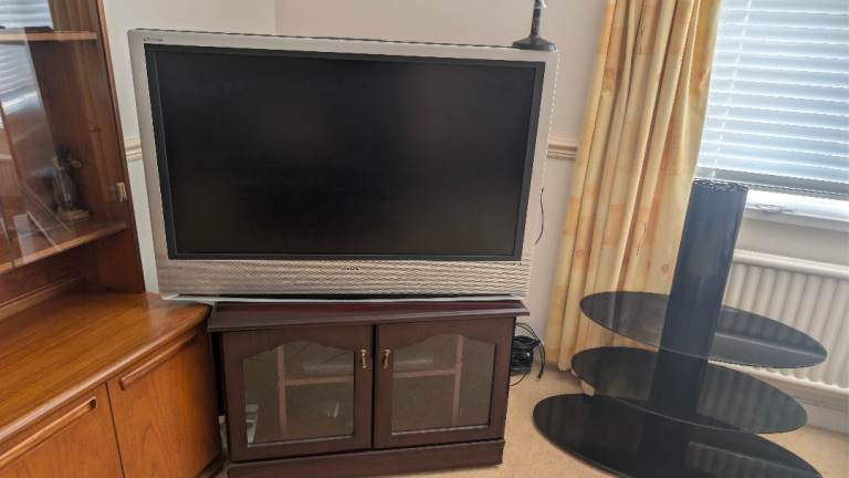  Sony Bravia LCD Colour TV 40 Inch Silver (Old Model non SMART TV)