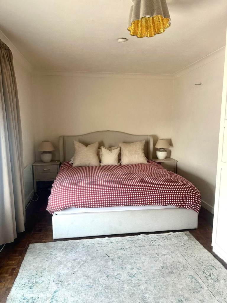 Studio for sale in High Street, Finchley N12 