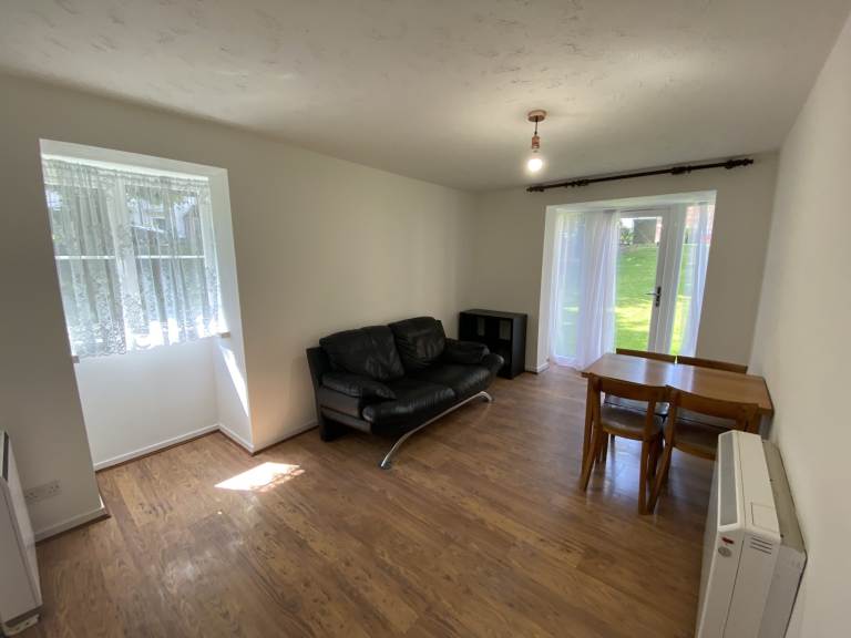 1 bedroom flat in 1 Bedroom Flat – Somerset Gardens, Creighton Road, N17