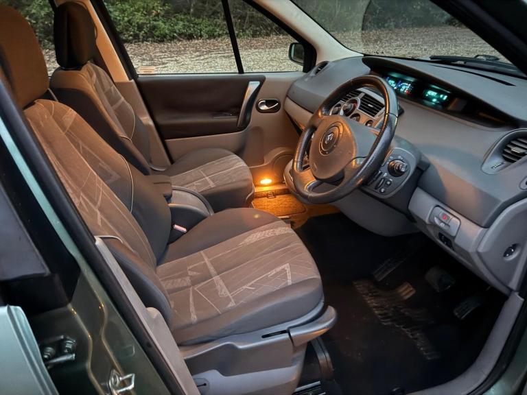 2005 Renault Megane 1.6 VVT Dynamique 5dr Auto MPV PETROL Automatic