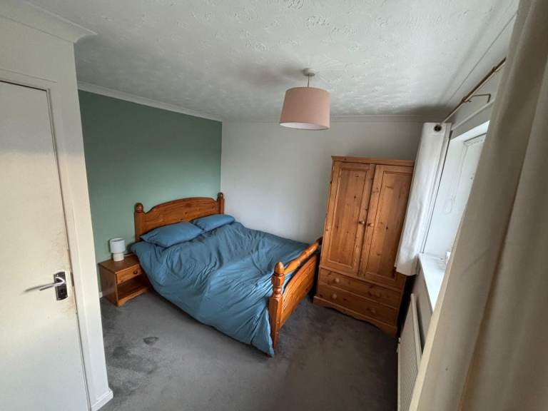 Double Room, Crawley 