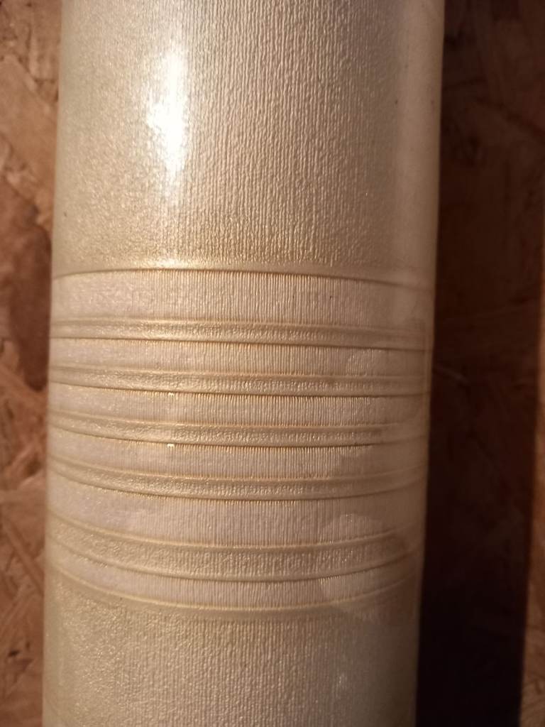 2 rolls of wallpaper 