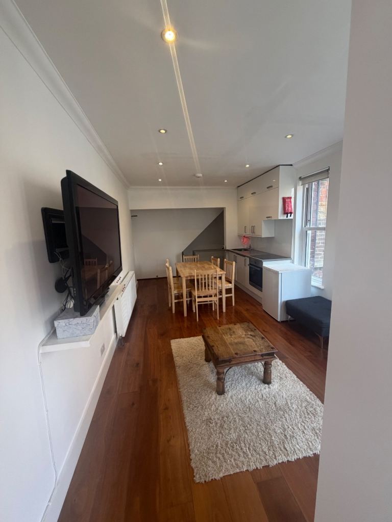 2 bedroom house  with garden 