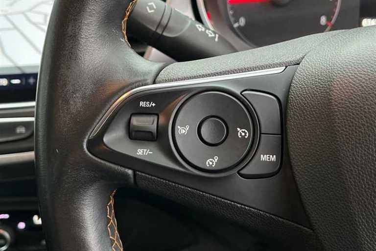 2019 Vauxhall Crossland X 1.2T ecoTec [110] Tech Line Nav 5dr [6 Spd] [S/S] HATCHBACK PETROL Manual