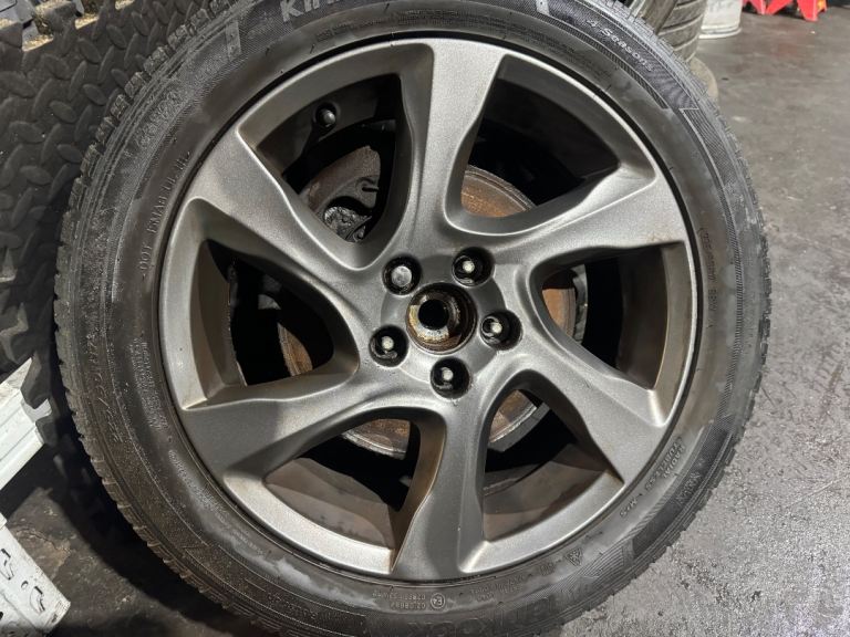 Volvo V40 2013 -2016 size 225 50 17 Alloy with tyre