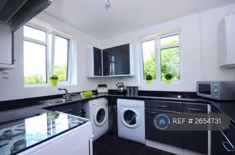 2 bedroom flat in Dan Bryant House, London, SW12 (2 bed) (#2654731)