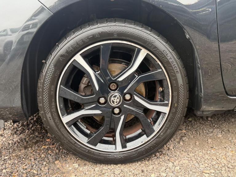 2016 Toyota Yaris 1.33 Dual VVT-i Design Euro 6 5dr HATCHBACK Petrol Manual