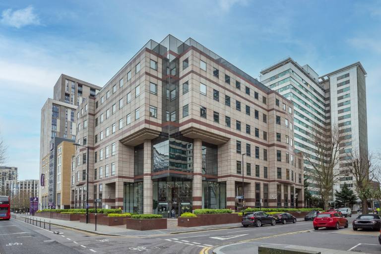 Croydon - CR9 2ER \ Office for Rent with 2 Workstations