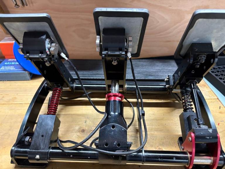 Moza wheel and base / Fanatec pedals