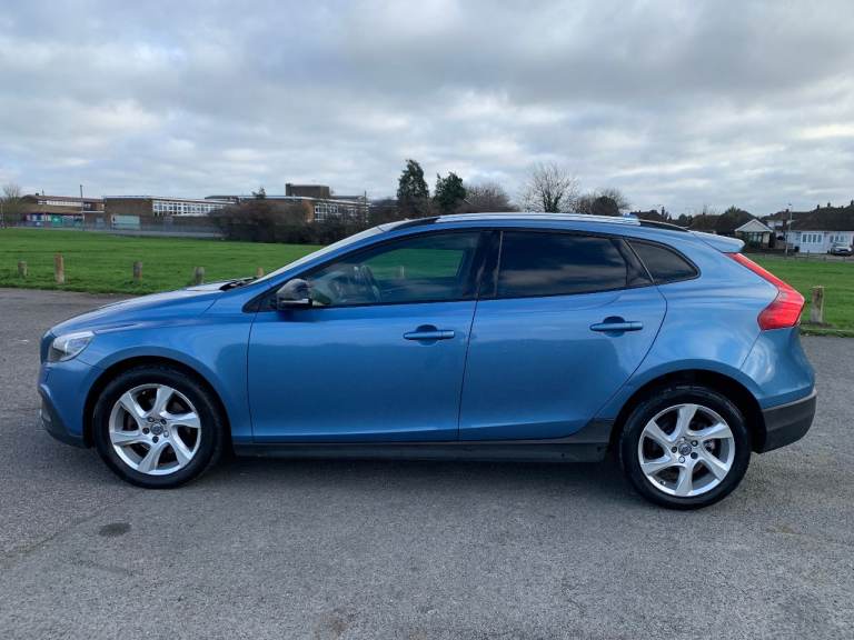 VOLVO V40  CROSS COUNTRY  D2  LUX  AUTO  2015  IN VGC NEW SERVICE WARRANTY GIVEN
