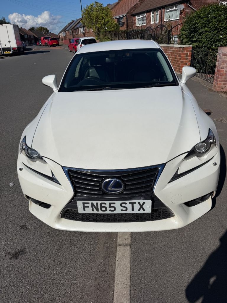 2015 Lexus IS 300h Executive Edition 4dr CVT Auto Saloon