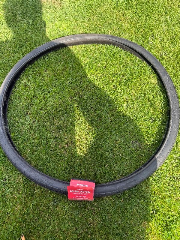 Fincci Anti-Puncture Bicycle Tyre 700x35C (37-622) – Brand New
