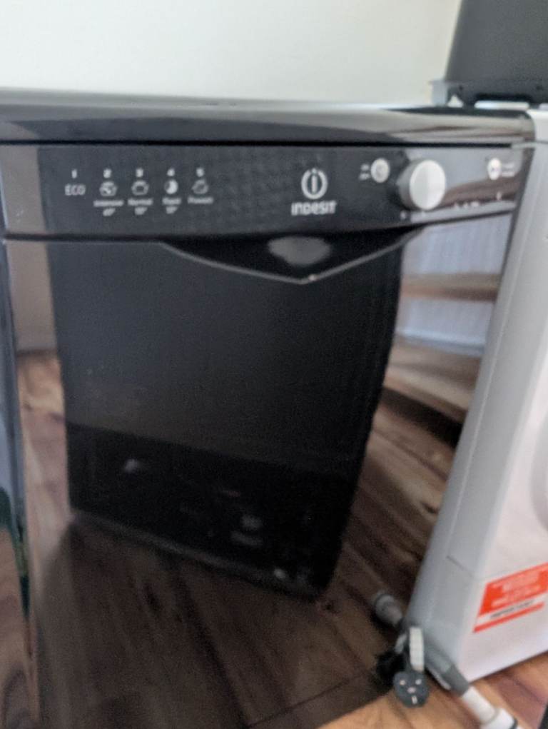 Indesit Black Dishwasher - Good Working Order