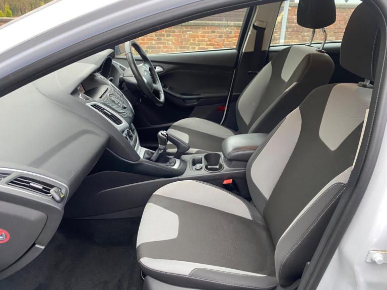 2014 Ford Focus 1.0 EcoBoost Zetec Navigator 5dr HATCHBACK PETROL Manual