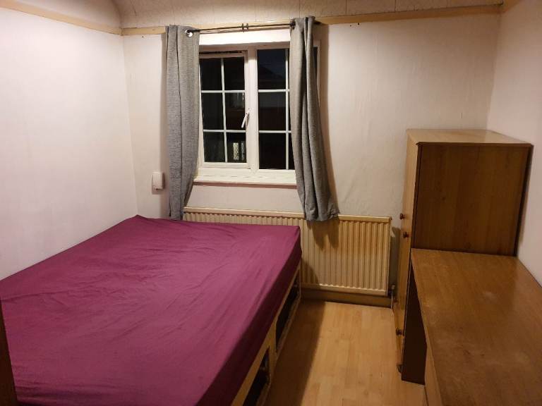 Double room (for Single person including bills & Wifi) - SL1 3ER area