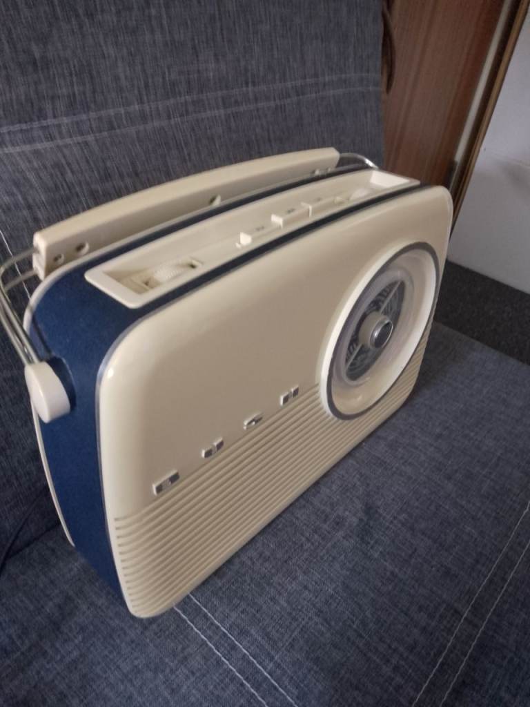 Vintage Style Cream and Blue Stereo Radio