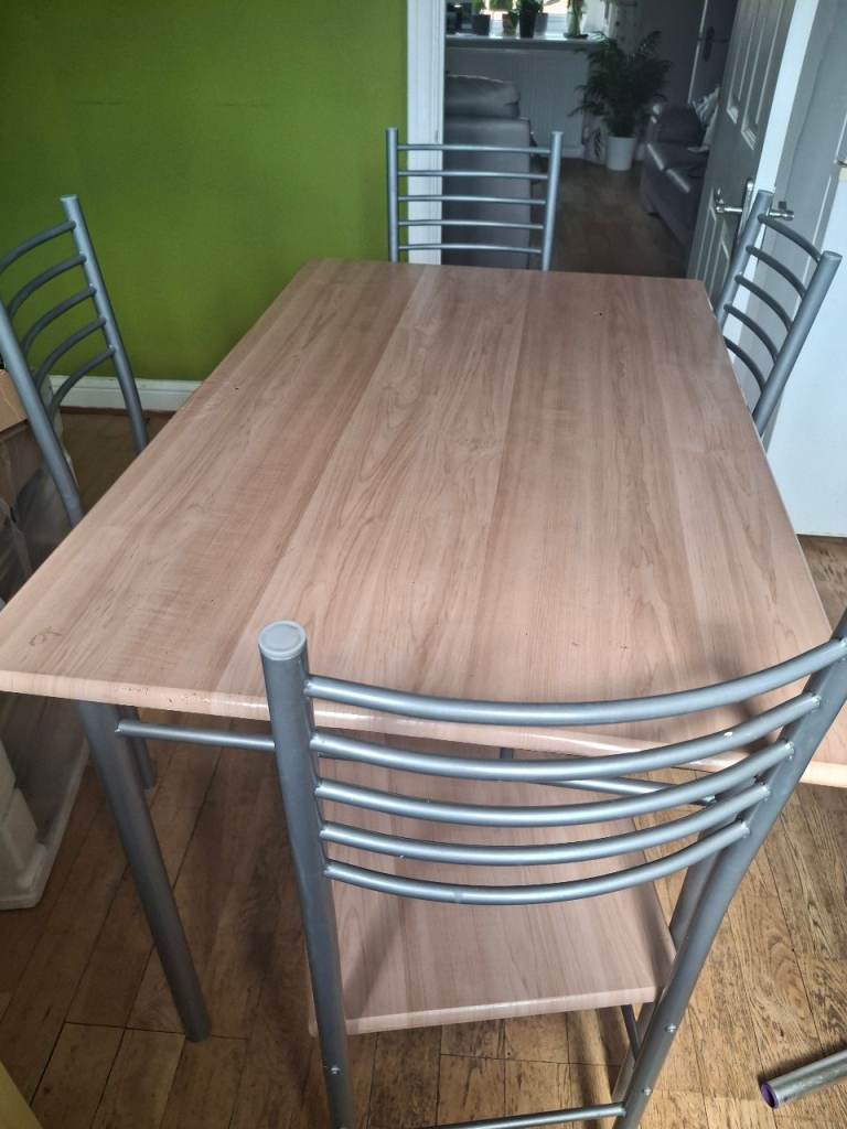 Kitchen table and 4 matching chairs
