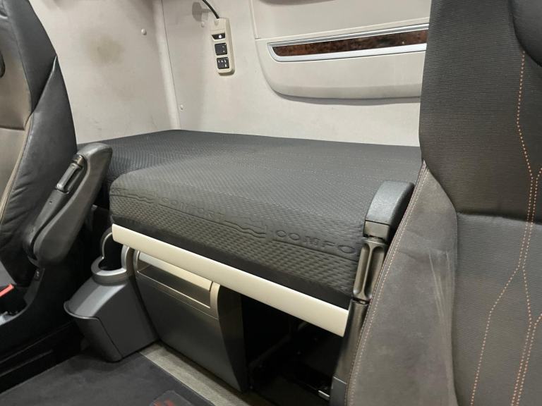 DAF XF106 480 SUPER SPACE CAB *EURO 6* 6X2 TRACTOR UNIT - 2018 - WK68 AYZ