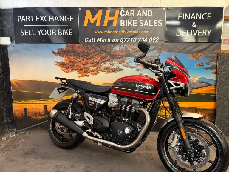 2020 Triumph SPEED  Twin 1200 8300 miles extras Classic red Retro Roadster Petrol Manual