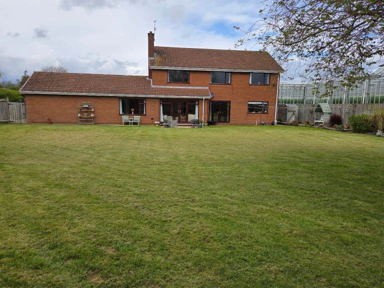 4/5 bed detached house 