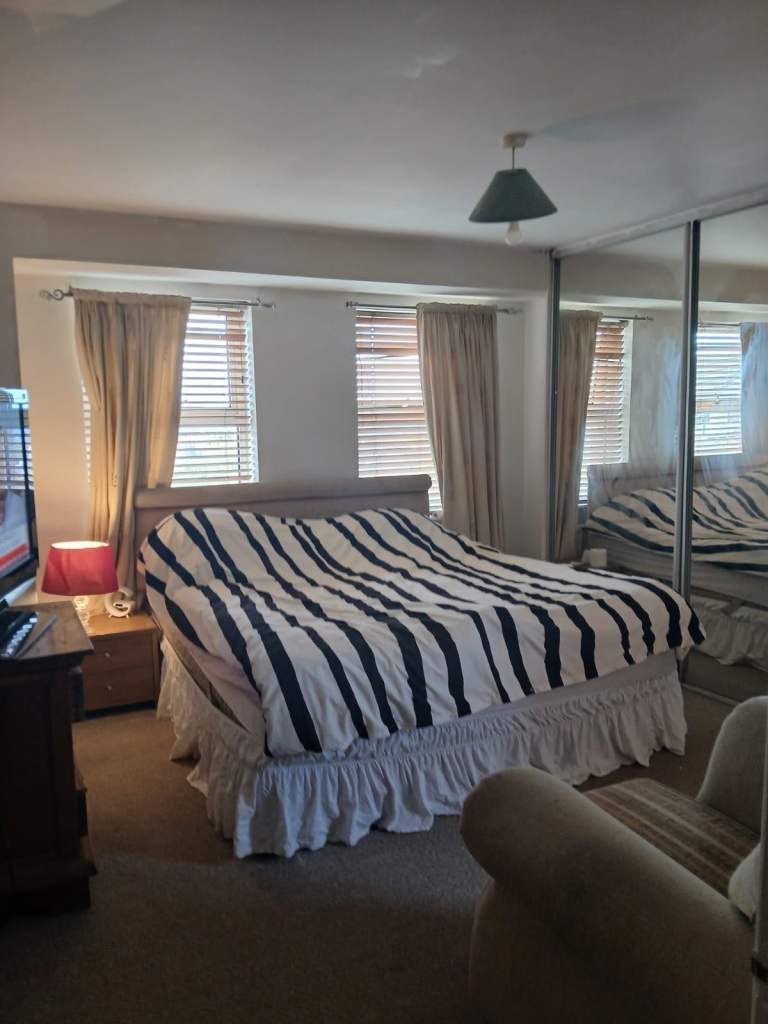 Double room with en suite to rent in Mayfeild village 