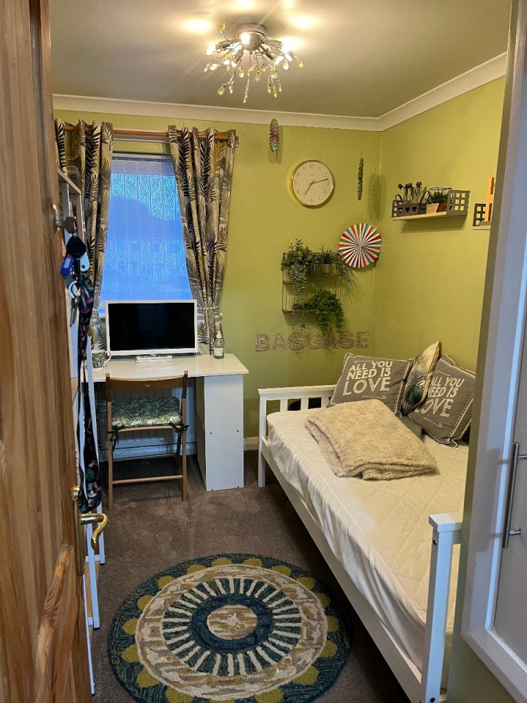 SINGLE ROOM IN SHARED HOME,PERFECT FOR AIRPORT AND CITY COMMUTERS,BRISTOL SOUTH