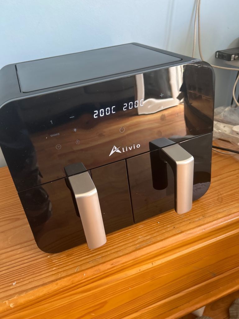 Alivio 9 Ltr Dual Basket air fryer . New.