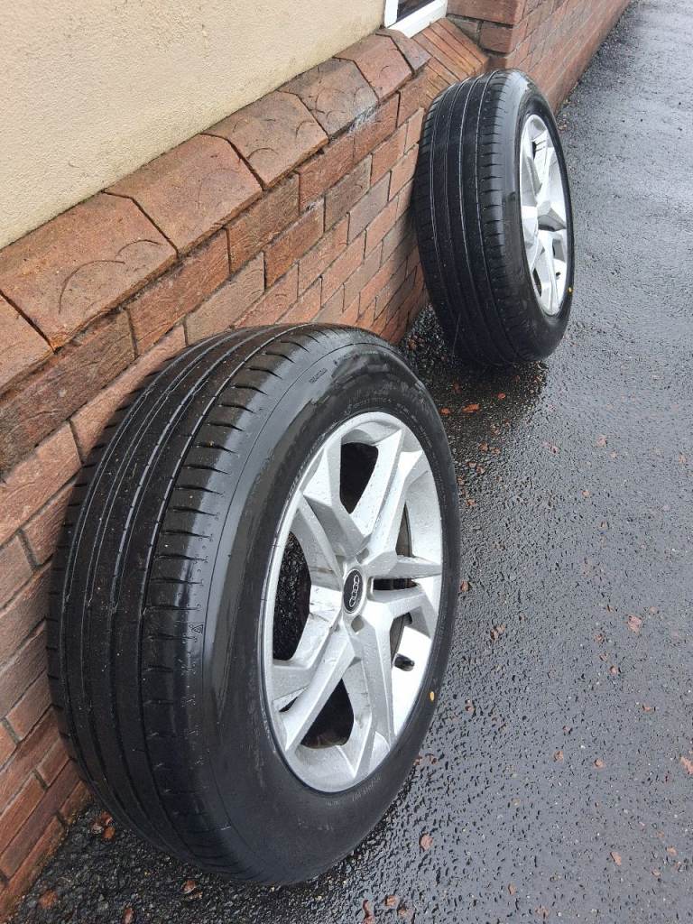 Car rims and tyres off Audi Q%