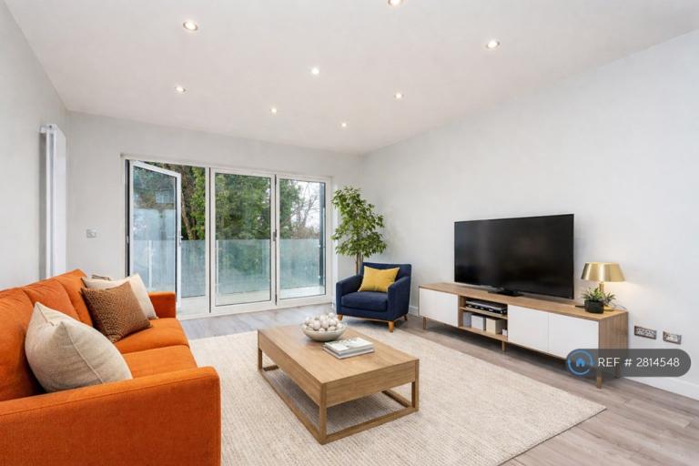 3 bedroom flat in London Road, Tunbridge Wells, TN4 (3 bed) (#2814548)