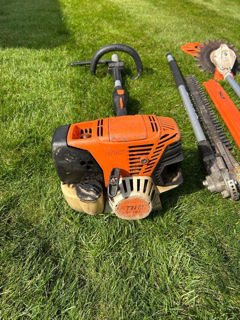 STIHL MULTI TOOL KM131R WITH ATTACHMENTS